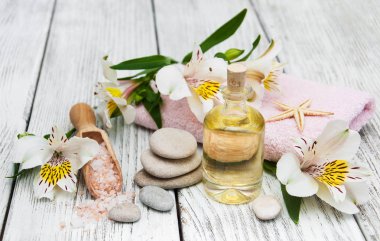 Alstroemeria çiçekler ile Spa kompozisyon