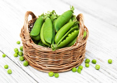 bir tabloda yeşil bezelye