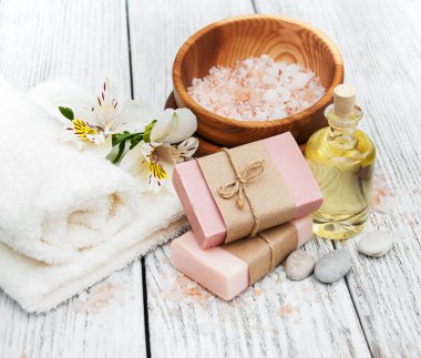 Alstroemeria çiçekler ile Spa kompozisyon