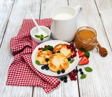 süzme peynirli gözleme çilek ile