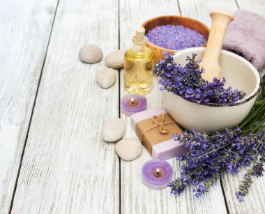 Spa Ürünleri ve lavanta çiçekleri