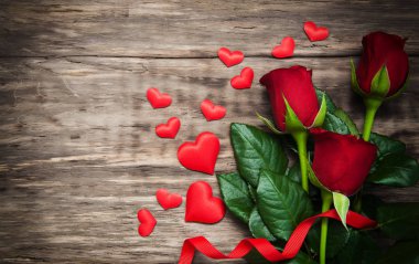 Gül ve kırmızı Kalpler