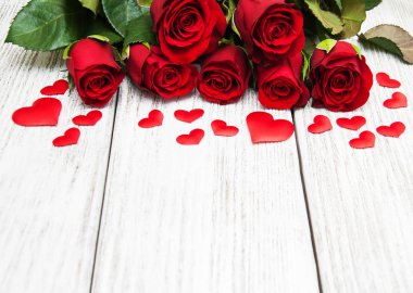 kırmızı gül ve kalp