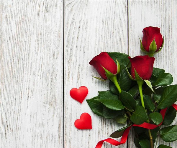 장미와 빨간 하트 — 스톡 사진