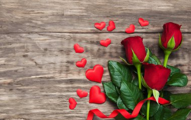 Gül ve kırmızı Kalpler