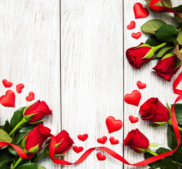 kırmızı gül ve kalp