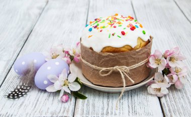 Paskalya ekmek ve yumurta