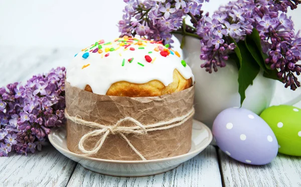 Osterbrot und Eier — Stockfoto