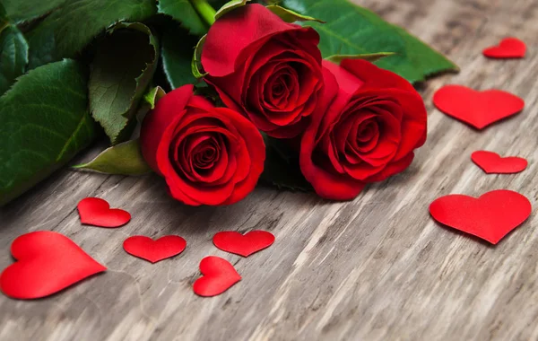 Red rose and hearts — Stock Photo, Image