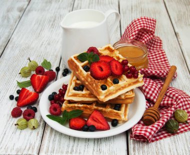 Waffle taze çilek ile