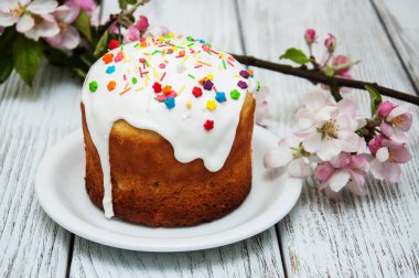 Paskalya ekmek ve yumurta