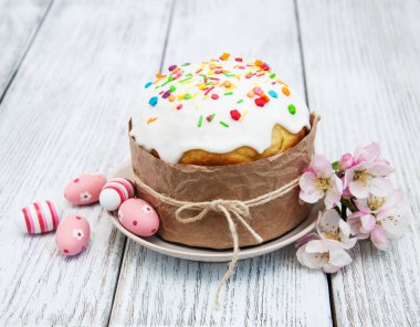 Paskalya ekmek ve yumurta