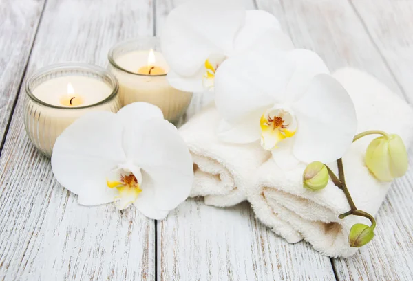 Lázeňské produkty s orchidejemi — Stock fotografie