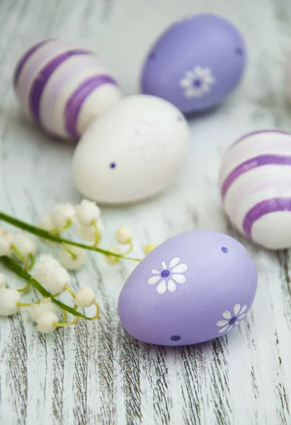 Huevos de pascua con lirio del valle — Foto de Stock