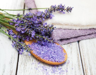 Spa Ürünleri ve lavanta çiçekleri