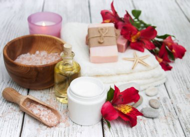 Alstroemeria çiçekler ile Spa kompozisyon