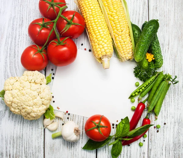 bir çerçeve olarak taze sebze