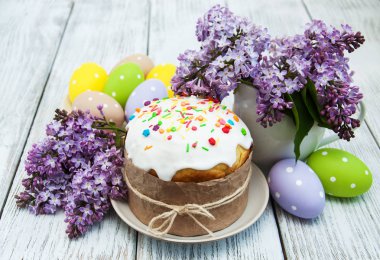 Paskalya ekmek ve yumurta