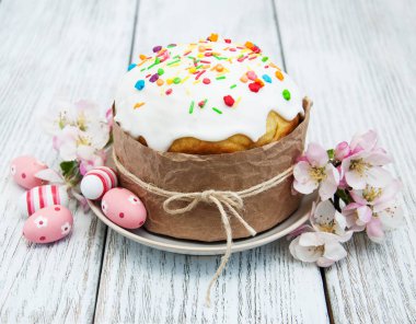 Paskalya ekmek ve yumurta