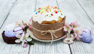 Paskalya ekmek ve yumurta