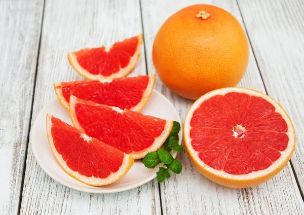 Gesneden van rijpe grapefruits — Stockfoto