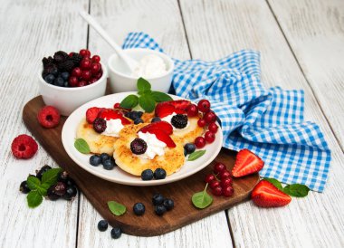 süzme peynirli gözleme çilek ile