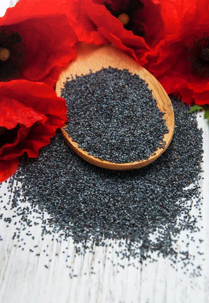 Poppy seeds and flowers