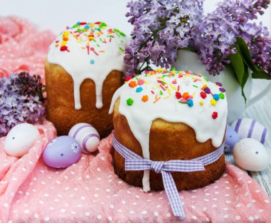 Paskalya ekmek ve yumurta