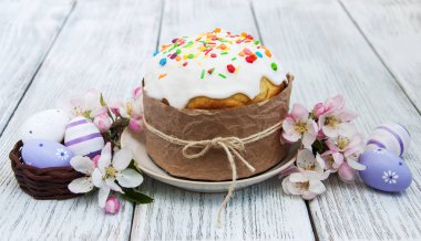 Paskalya ekmek ve yumurta