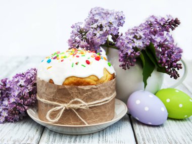 Paskalya ekmek ve yumurta