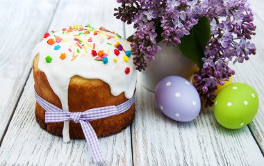 Paskalya ekmek ve yumurta