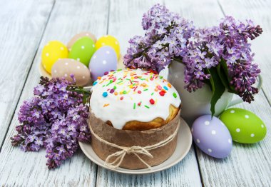 Paskalya ekmek ve yumurta