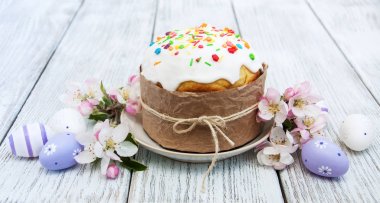 Paskalya ekmek ve yumurta