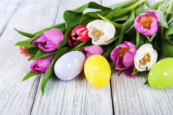 Easter eggs and tulips — Stock Photo, Image