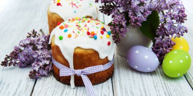 Paskalya ekmek ve yumurta