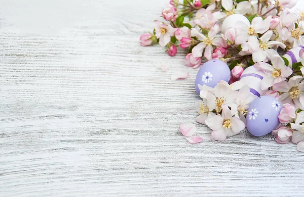 Paskalya yumurtaları çiçeği ile