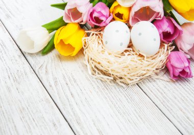 Yuvadaki paskalya yumurtaları