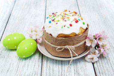 Paskalya ekmek ve yumurta