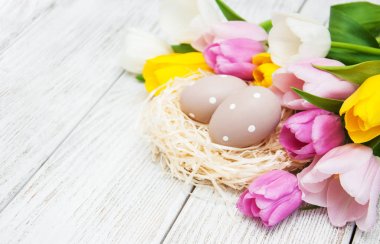 Yuvadaki paskalya yumurtaları