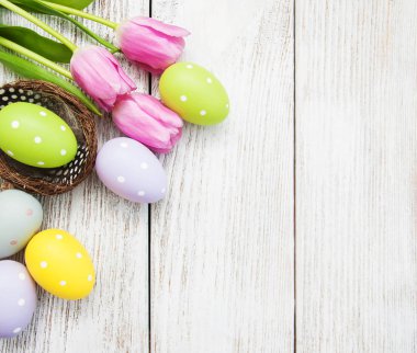 Yuvadaki paskalya yumurtaları