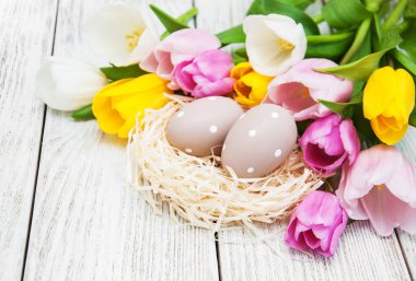 Yuvadaki paskalya yumurtaları