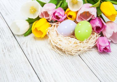 Yuvadaki paskalya yumurtaları