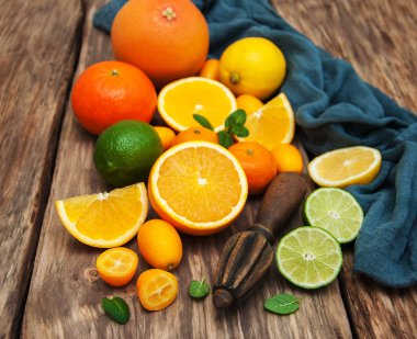 Taze narenciye meyve ve eski meyve sıkacağı