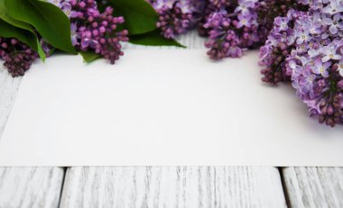 Boş oyun kağıdı ile Lila çiçek