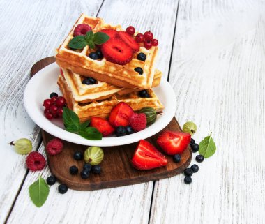 Waffle taze çilek ile