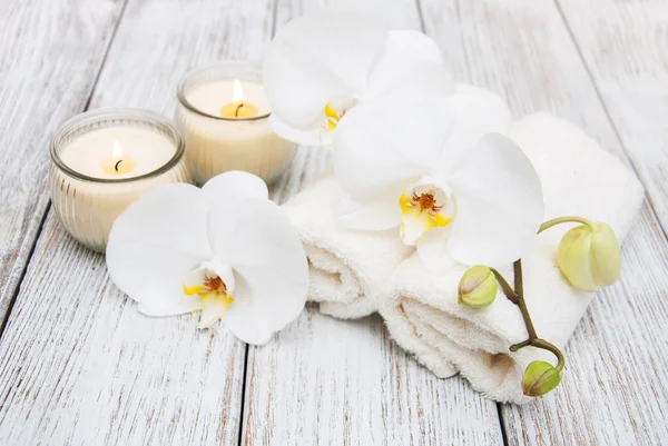 Spa products with orchids — Stock Photo, Image