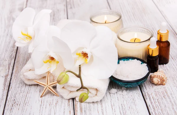 Productos de spa con orquídeas — Foto de Stock