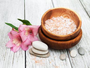 Alstroemeria çiçekler ile Spa kompozisyon