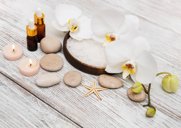 Spa products with orchids — Stock Photo, Image