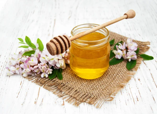 Honey with acacia blossoms — Stock Photo, Image